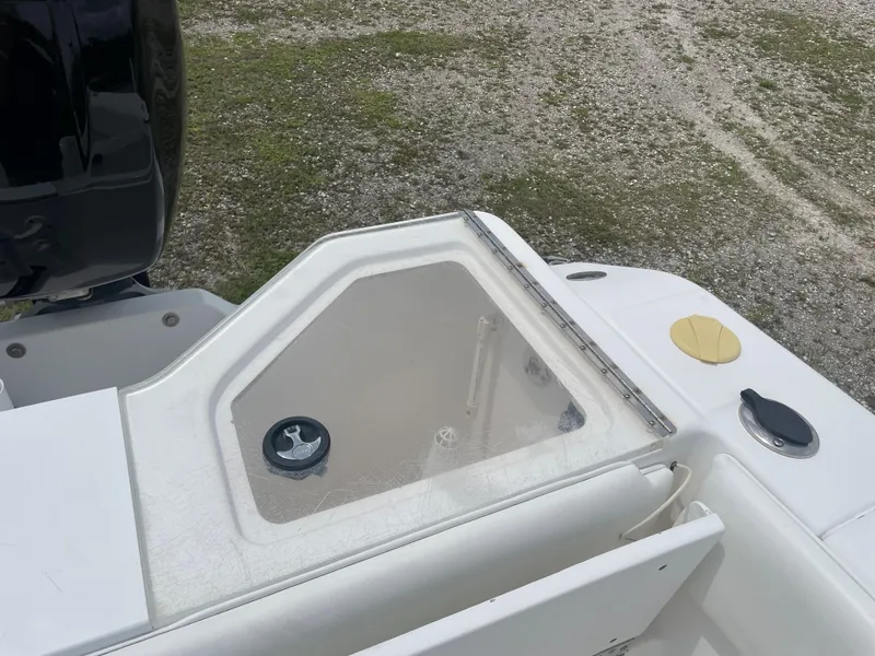 Slide: The Image of 2006 Angler 2900CC boat livewell and storage compartment. - 21