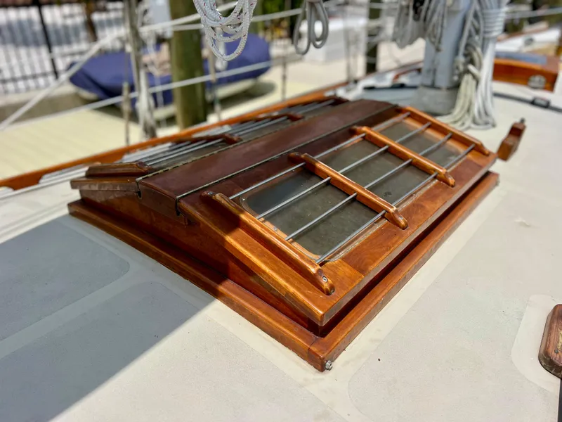 Slide: The Image of 1986 Cherubini 44 sailboat deck with wooden hatch and rigging. - 15