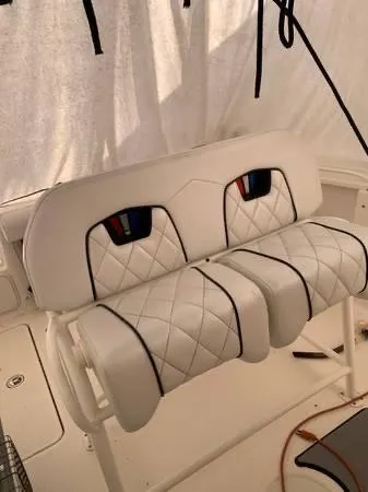 Slide: The Image of 2014 Wellcraft 252 Fisherman boat with white cushioned seating - 4