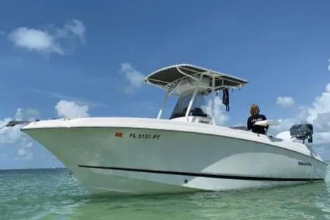 Slide: The Image of 2014 Wellcraft 252 Fisherman boat on clear water under blue sky. - 5