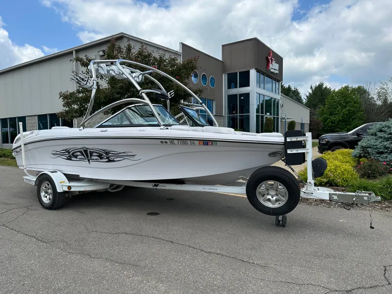 Slide: The Image of Correct Craft Air Nautique SV-211 2008 - 3