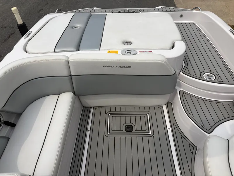 Slide: The Image of Correct Craft Air Nautique SV-211 2008 - 11
