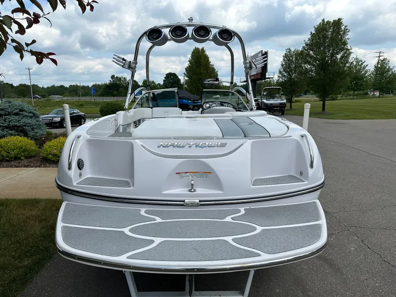 Slide: The Image of Correct Craft Air Nautique SV-211 2008 - 7