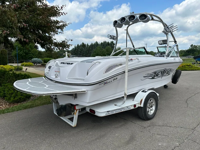 Slide: The Image of Correct Craft Air Nautique SV-211 2008 - 5