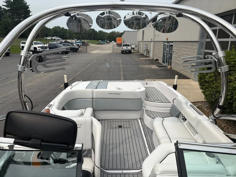 Slide: The Image of Correct Craft Air Nautique SV-211 2008 - 19