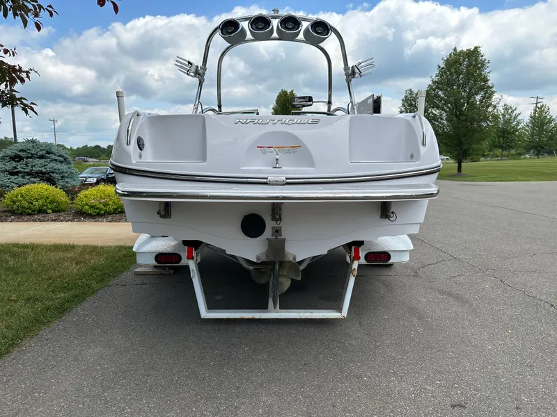 Slide: The Image of Correct Craft Air Nautique SV-211 2008 - 6