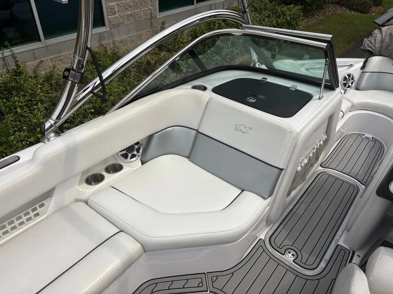 Slide: The Image of Correct Craft Air Nautique SV-211 2008 - 16