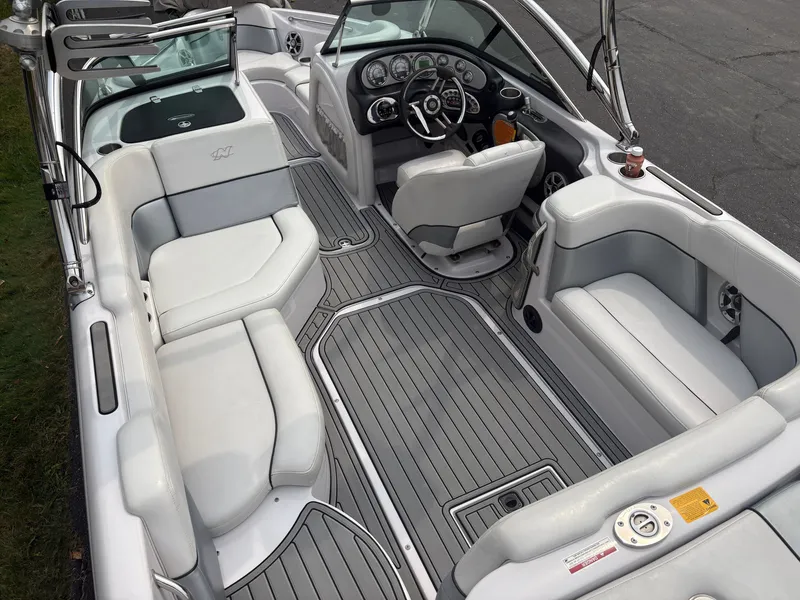 Slide: The Image of Correct Craft Air Nautique SV-211 2008 - 10