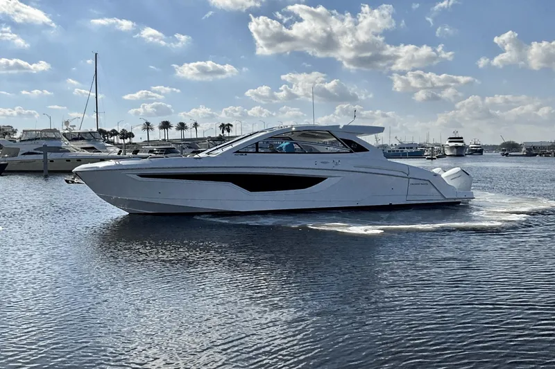 Slide: The Image of Cruisers 42 GLS Outboard 2024 - 0