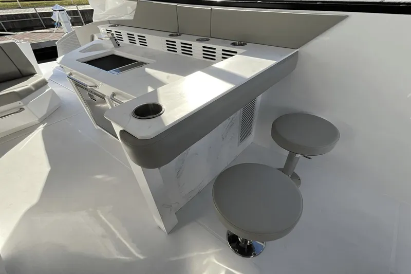 Slide: The Image of Cruisers 42 GLS Outboard 2024 - 10