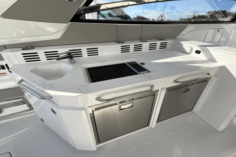 Slide: The Image of Cruisers 42 GLS Outboard 2024 - 13