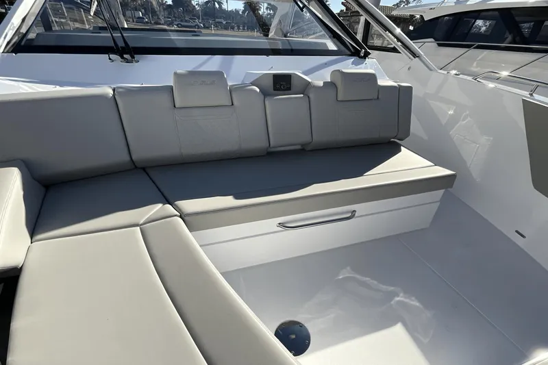 Slide: The Image of Cruisers 42 GLS Outboard 2024 - 17