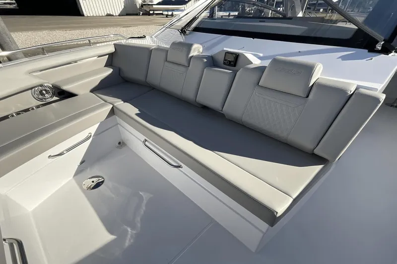 Slide: The Image of Cruisers 42 GLS Outboard 2024 - 18