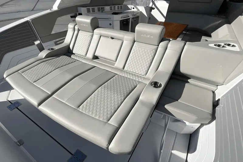 Slide: The Image of Cruisers 42 GLS Outboard 2024 - 19