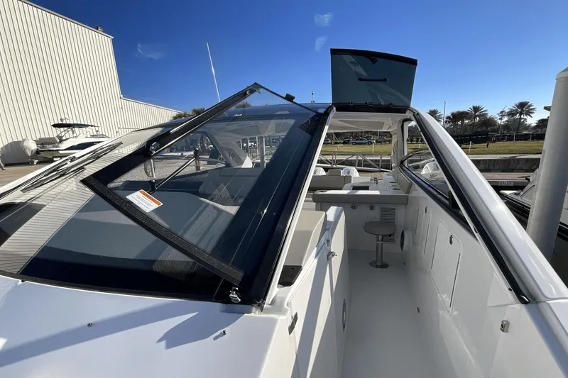 Slide: The Image of Cruisers 42 GLS Outboard 2024 - 21