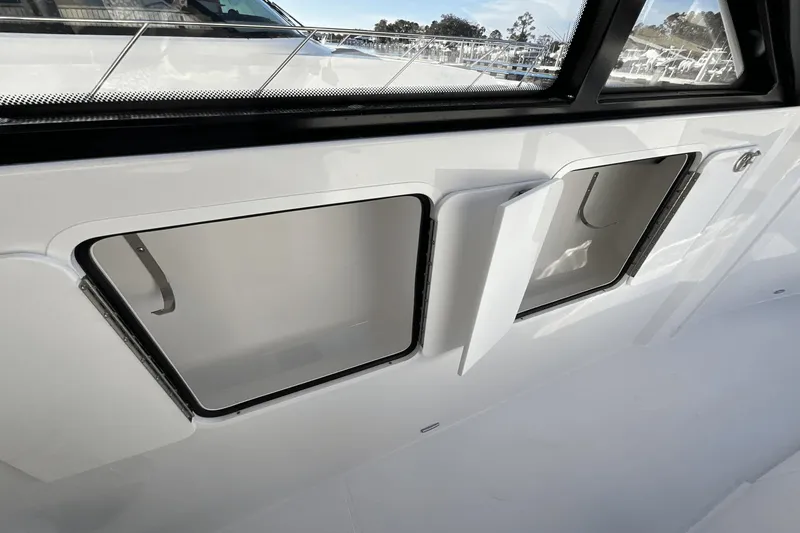 Slide: The Image of Cruisers 42 GLS Outboard 2024 - 22