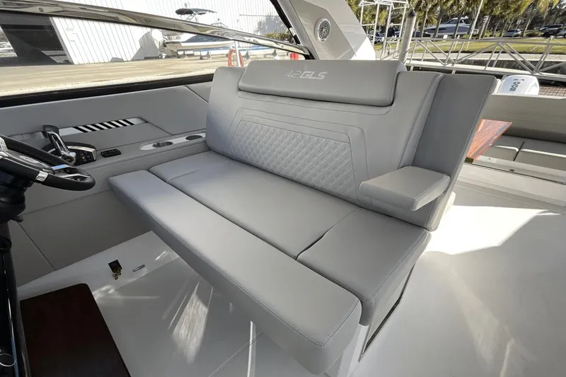 Slide: The Image of Cruisers 42 GLS Outboard 2024 - 7