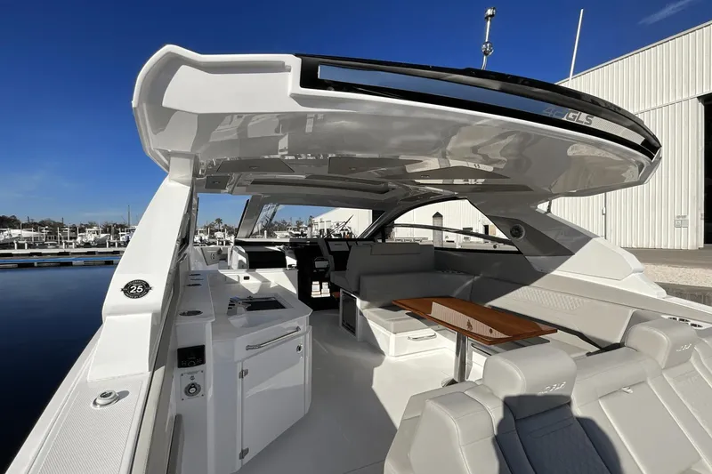 Slide: The Image of Cruisers 42 GLS Outboard 2024 - 8