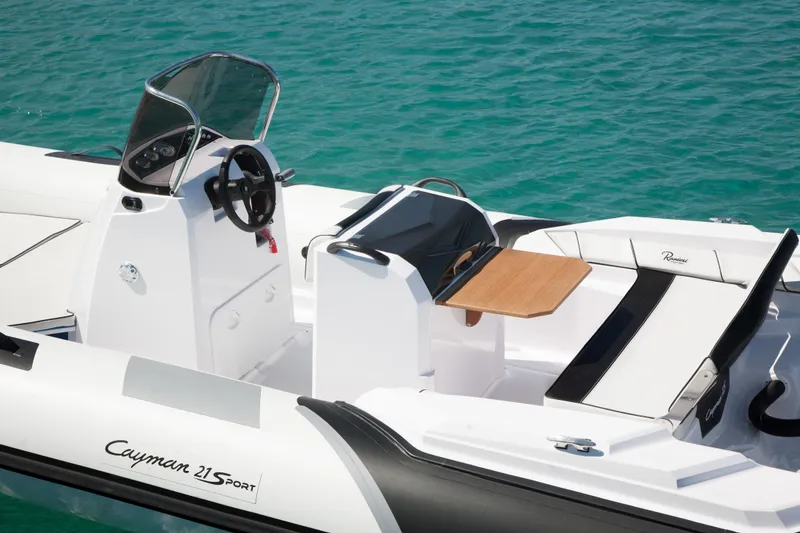Slide: The Image of 2023 Ranieri CAYMAN 21 SPORT boat on clear blue water. - 10