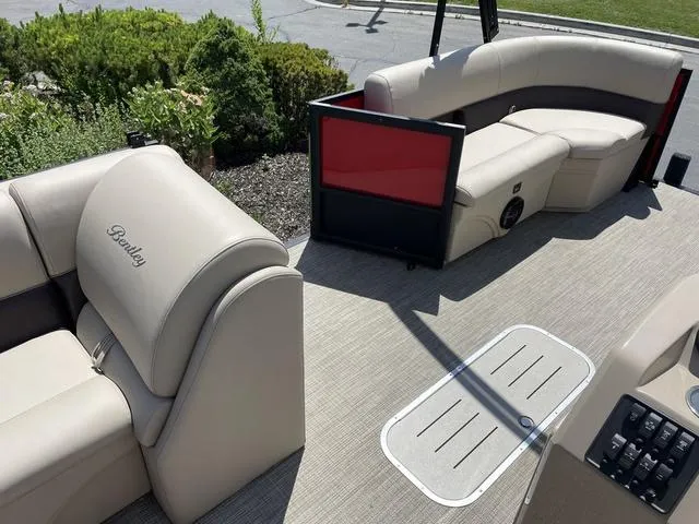 Slide: The Image of Bentley Pontoons Fish 243 (Sport3) 2023 - 10