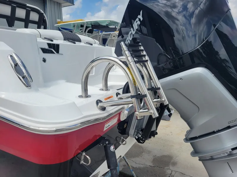 Slide: The Image of 2024 Wellcraft 222 Fisherman boat with Mercury outboard engine. - 9