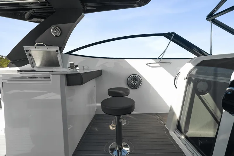 Slide: The Image of Cruisers 38 GLS Outboard 2024 - 14