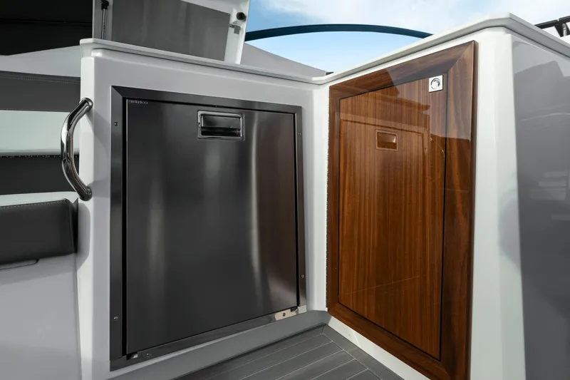 Slide: The Image of Cruisers 38 GLS Outboard 2024 - 18