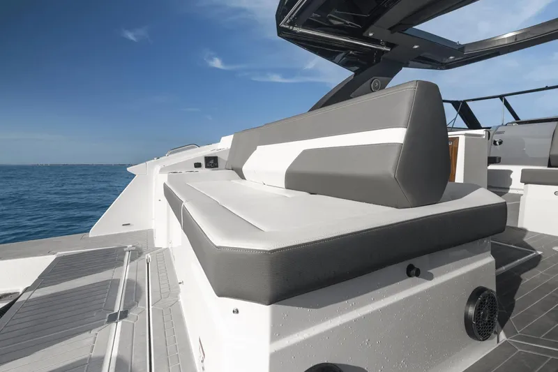 Slide: The Image of Cruisers 38 GLS Outboard 2024 - 22