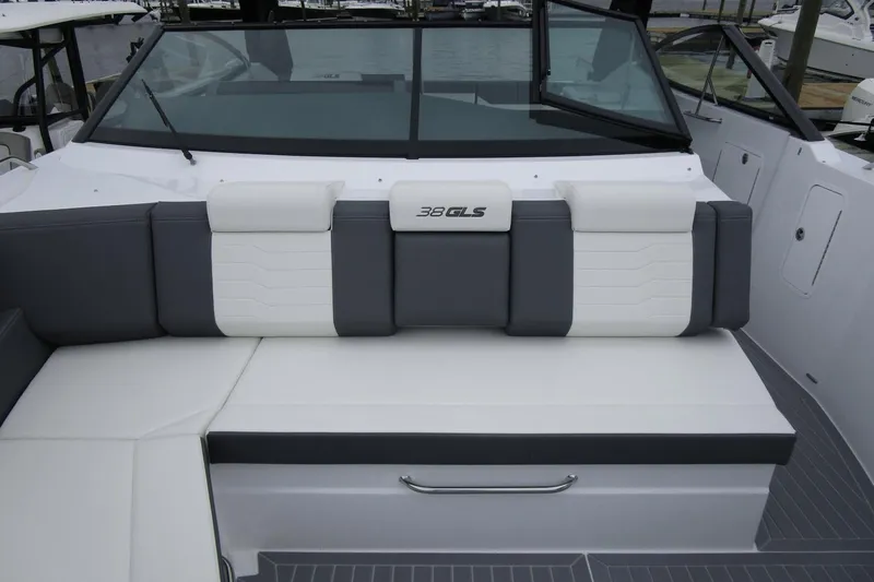 Slide: The Image of Cruisers 38 GLS Outboard 2024 - 41