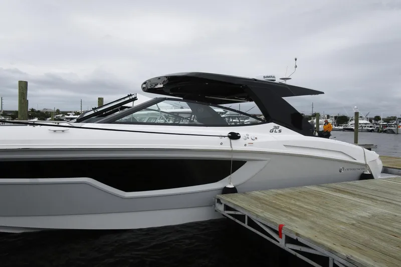 Slide: The Image of Cruisers 38 GLS Outboard 2024 - 53