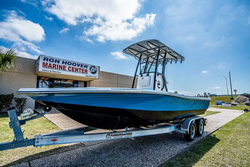 Slide: The Image of 2021 Catalyst 2300 BAY boat at Ron Hoover Marine Center. - 2