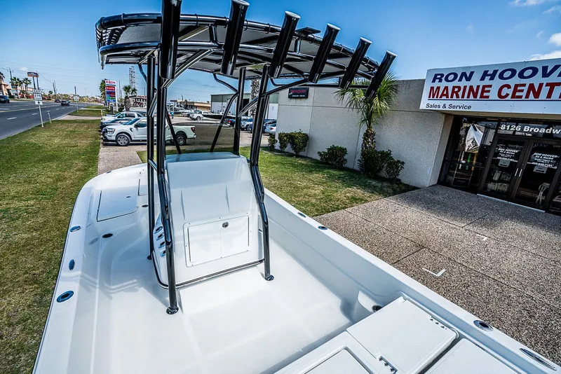 Slide: The Image of 2021 Catalyst 2300 BAY boat at Ron Hoover Marine Center. - 5