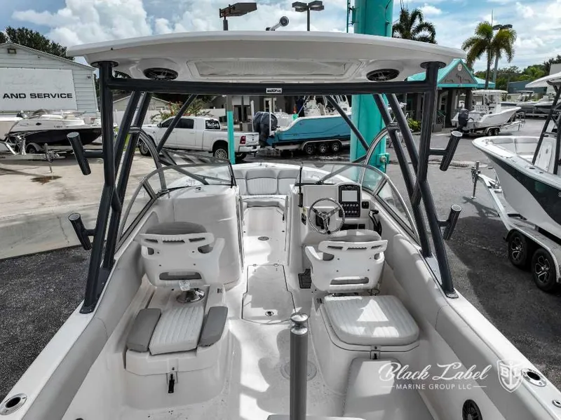 Slide: The Image of Sea Fox 228 Traveler 2024 - 18