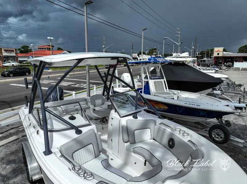 Slide: The Image of Sea Fox 228 Traveler 2024 - 21