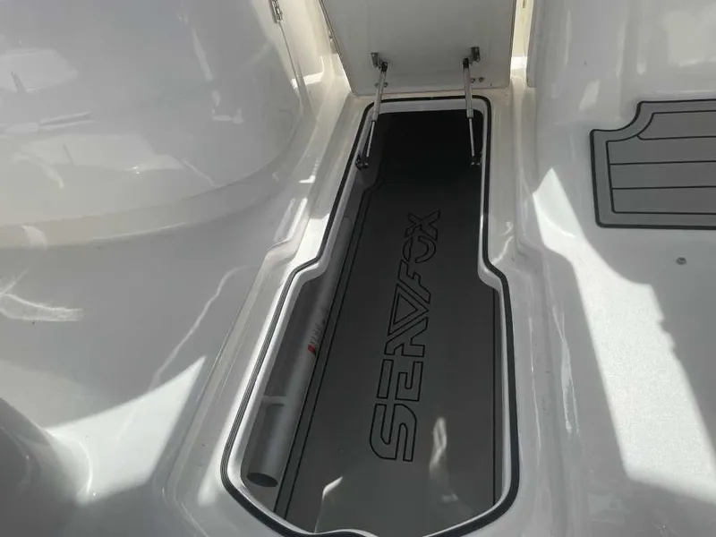 Slide: The Image of Sea Fox 228 Traveler 2024 - 3