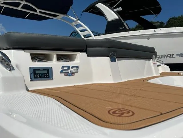 Slide: The Image of Chaparral 23 SSi OB 2023 boat with stylish deck design. - 8