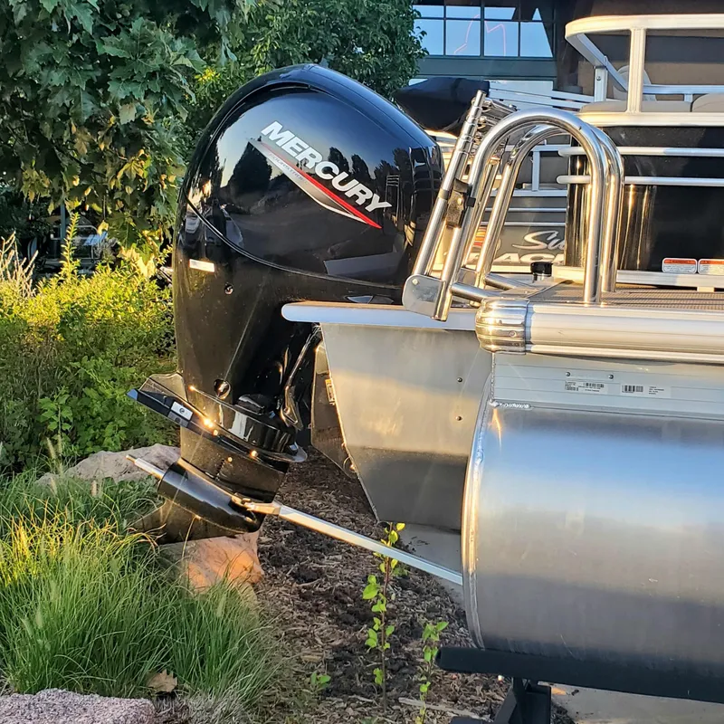 Slide: The Image of 2023 Sun Tracker SportFish 22 XP3 with Mercury outboard motor. - 5