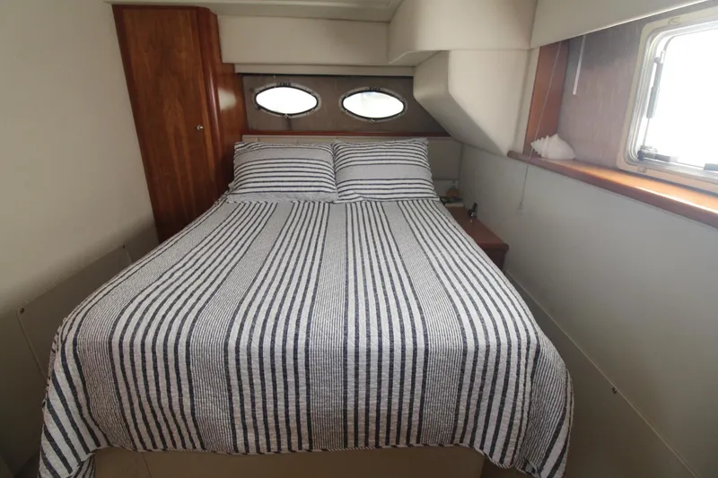 Slide: The Image of Silverton 392 Motor Yacht 2000 - 51