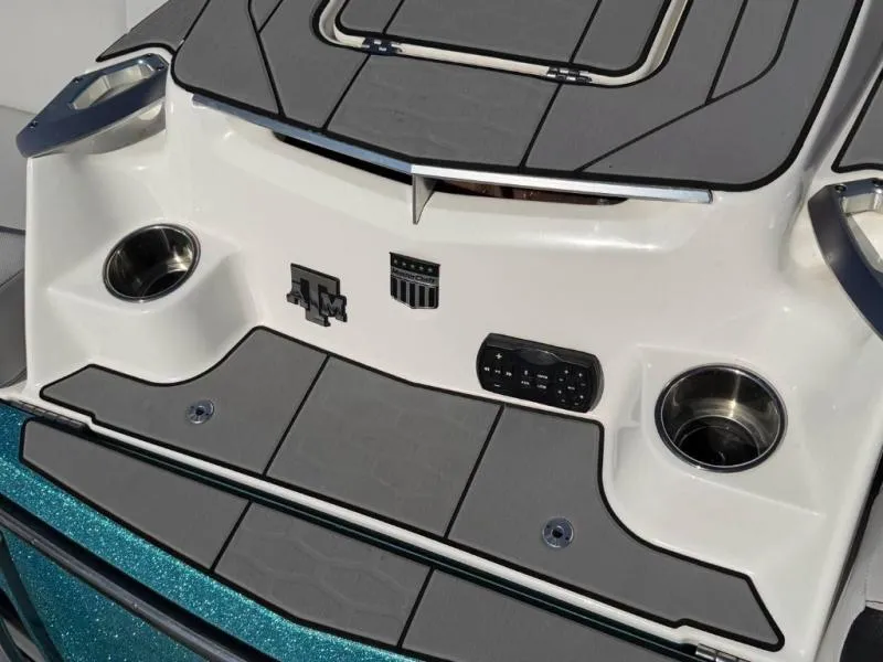 Slide: The Image of MasterCraft X22 2019 - 15