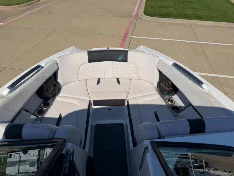 Slide: The Image of MasterCraft X22 2019 - 17