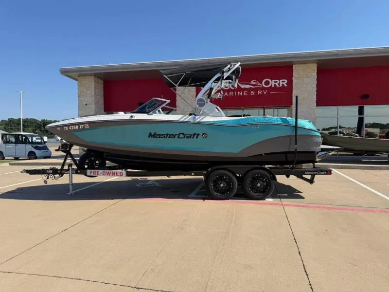 Slide: The Image of MasterCraft X22 2019 - 1