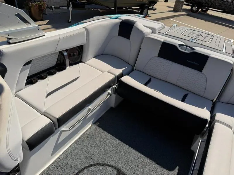 Slide: The Image of MasterCraft X22 2019 - 23