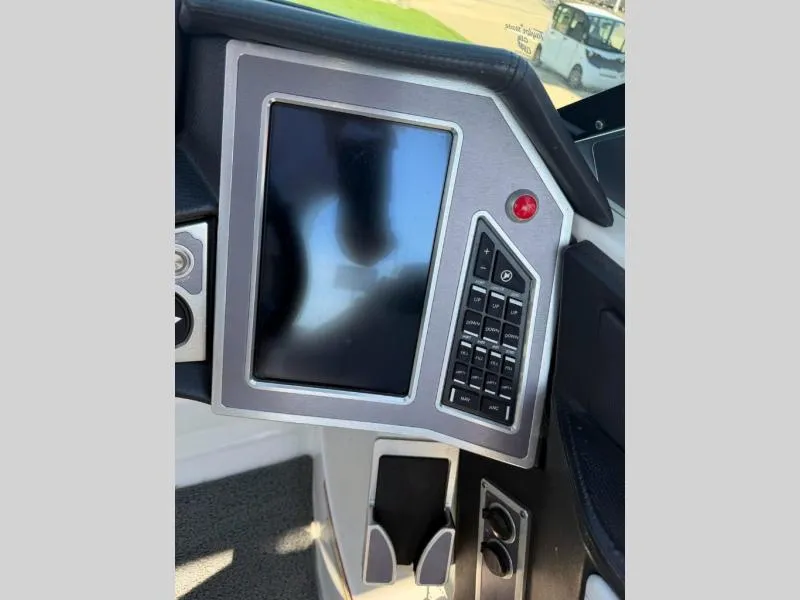Slide: The Image of MasterCraft X22 2019 - 25