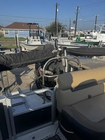 Slide: The Image of Hurricane FD2260F 2023 - 10