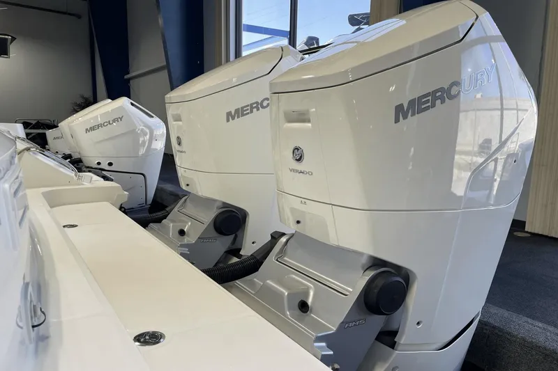 Slide: The Image of Boston Whaler 380 Outrage 2024 - 16