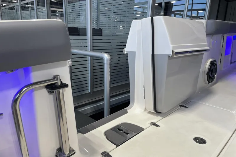 Slide: The Image of Boston Whaler 380 Outrage 2024 - 20