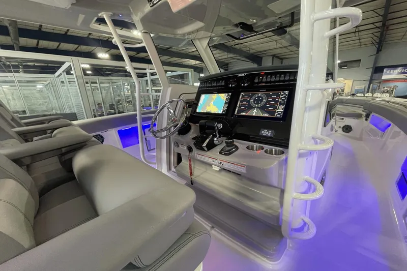 Slide: The Image of Boston Whaler 380 Outrage 2024 - 31