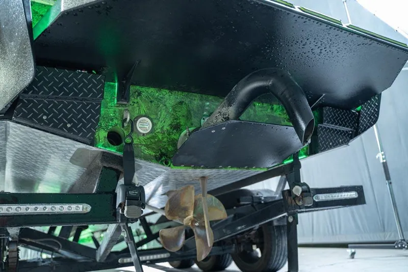 Slide: The Image of 2018 Pavati AL26 boat stern with propeller and trailer. - 6