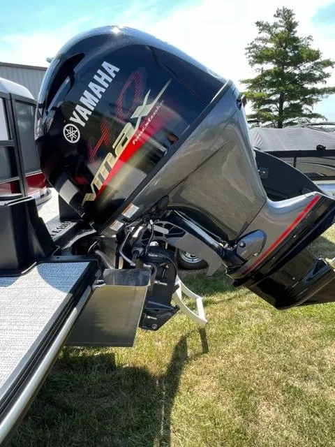 Slide: The Image of 2023 SunCatcher SELECT boat with Yamaha VMAX outboard motor. - 3