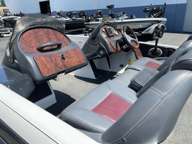 Slide: The Image of Interior of a 2004 Ranger 520 VX/VS boat with gray seats. - 3